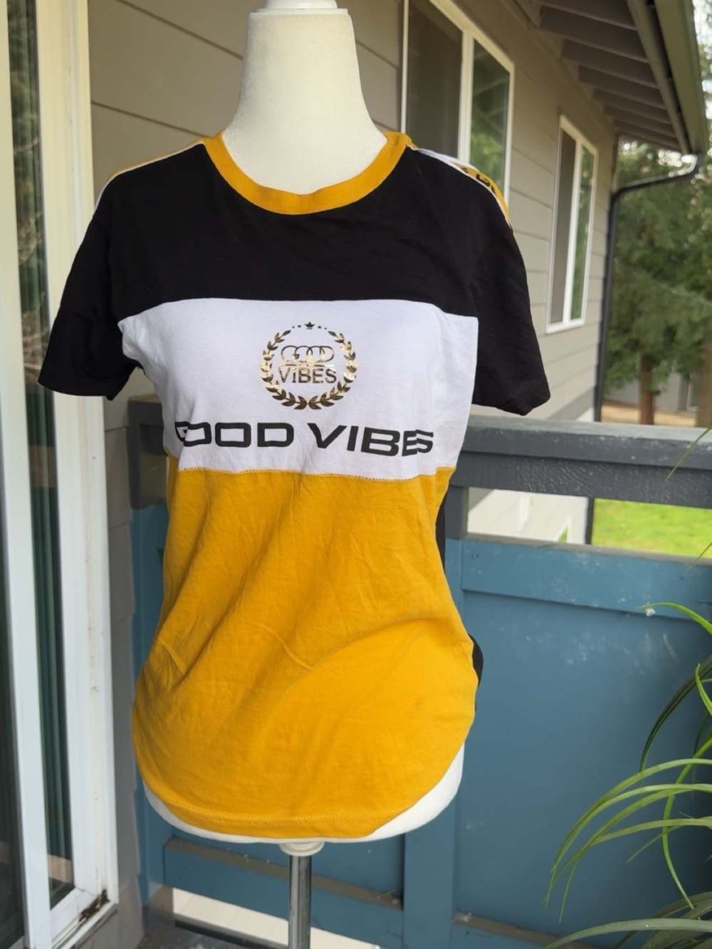 Good Vibes Colorblock Tee - Black, Mustard & White m